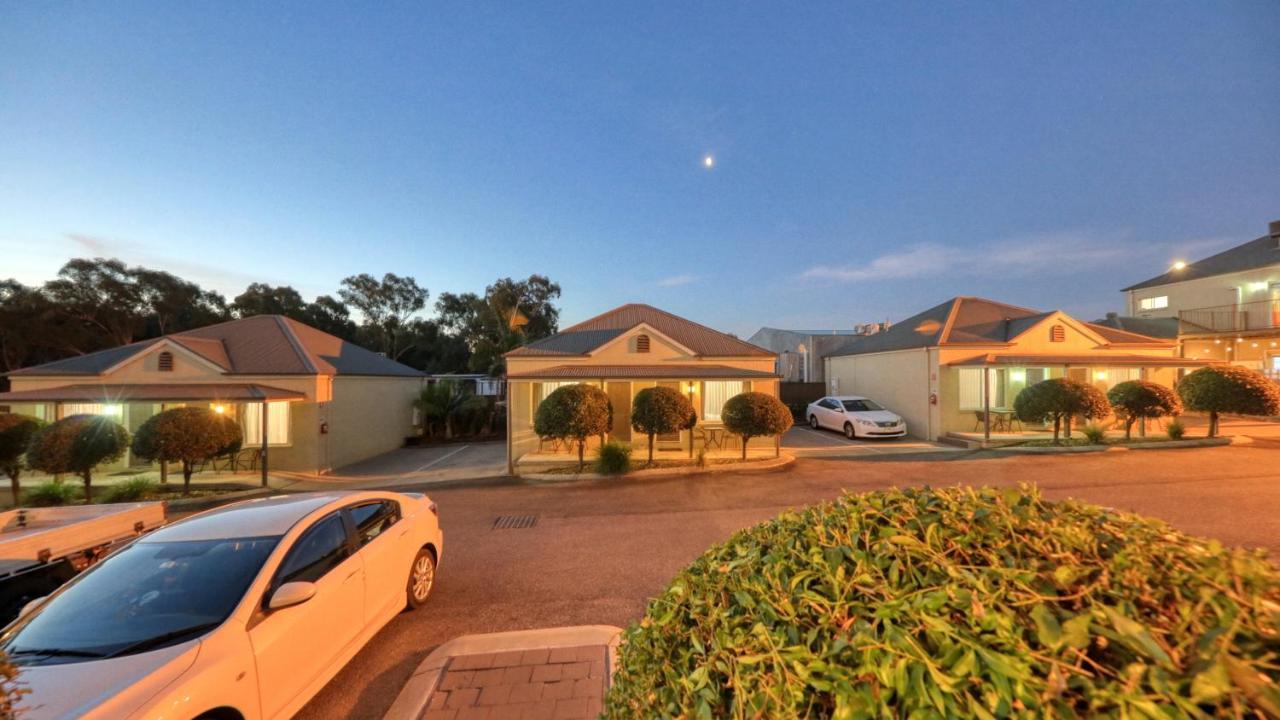 Bridges On Meninya Motel & Apartments Moama Exterior foto